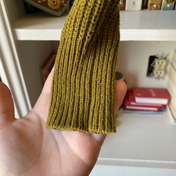 Urban Outfitters | Cropped Ribbed Army Green Pullover Sweater - Picture 3 of 10